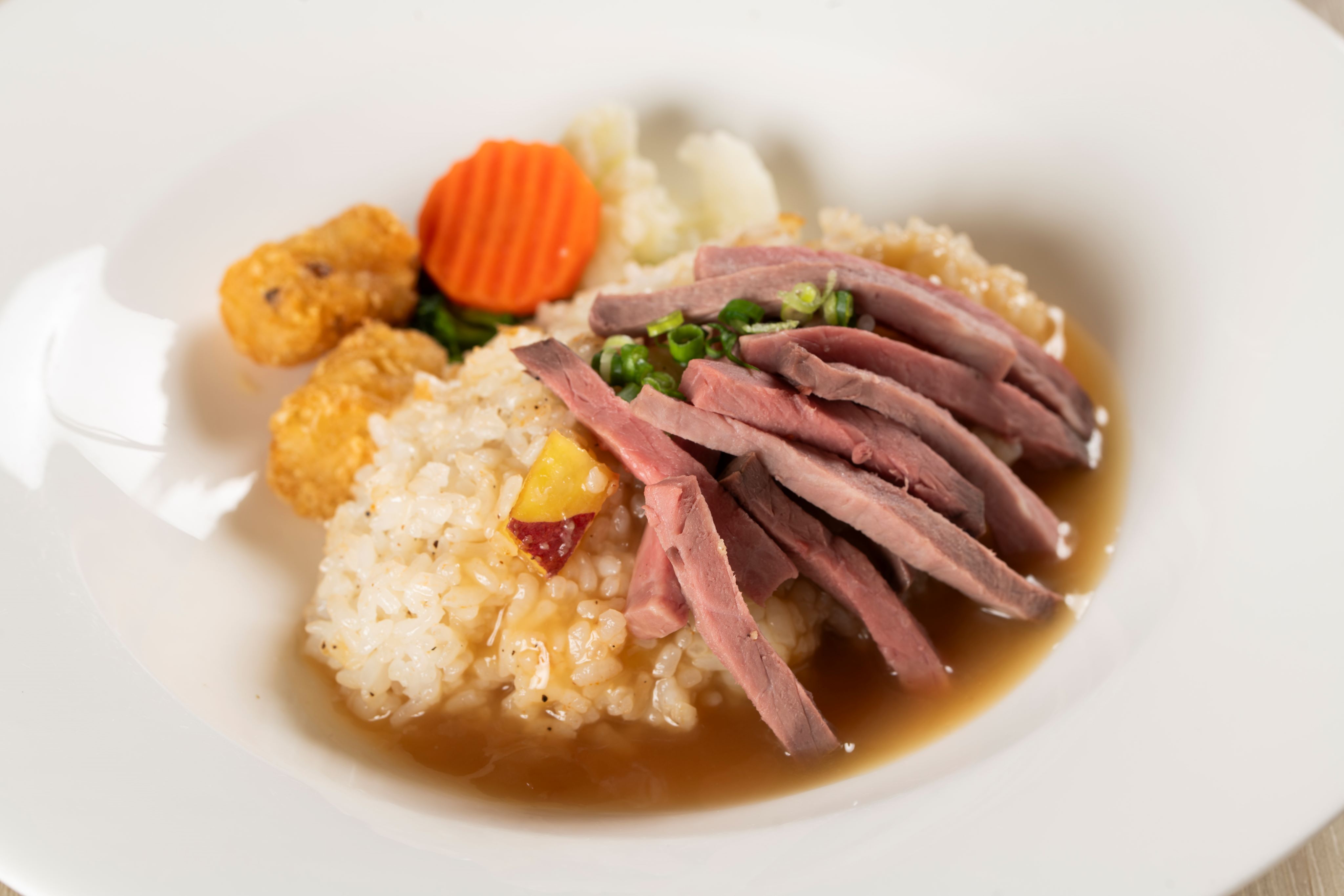 牛肉とサツマイモの餡かけピラフ