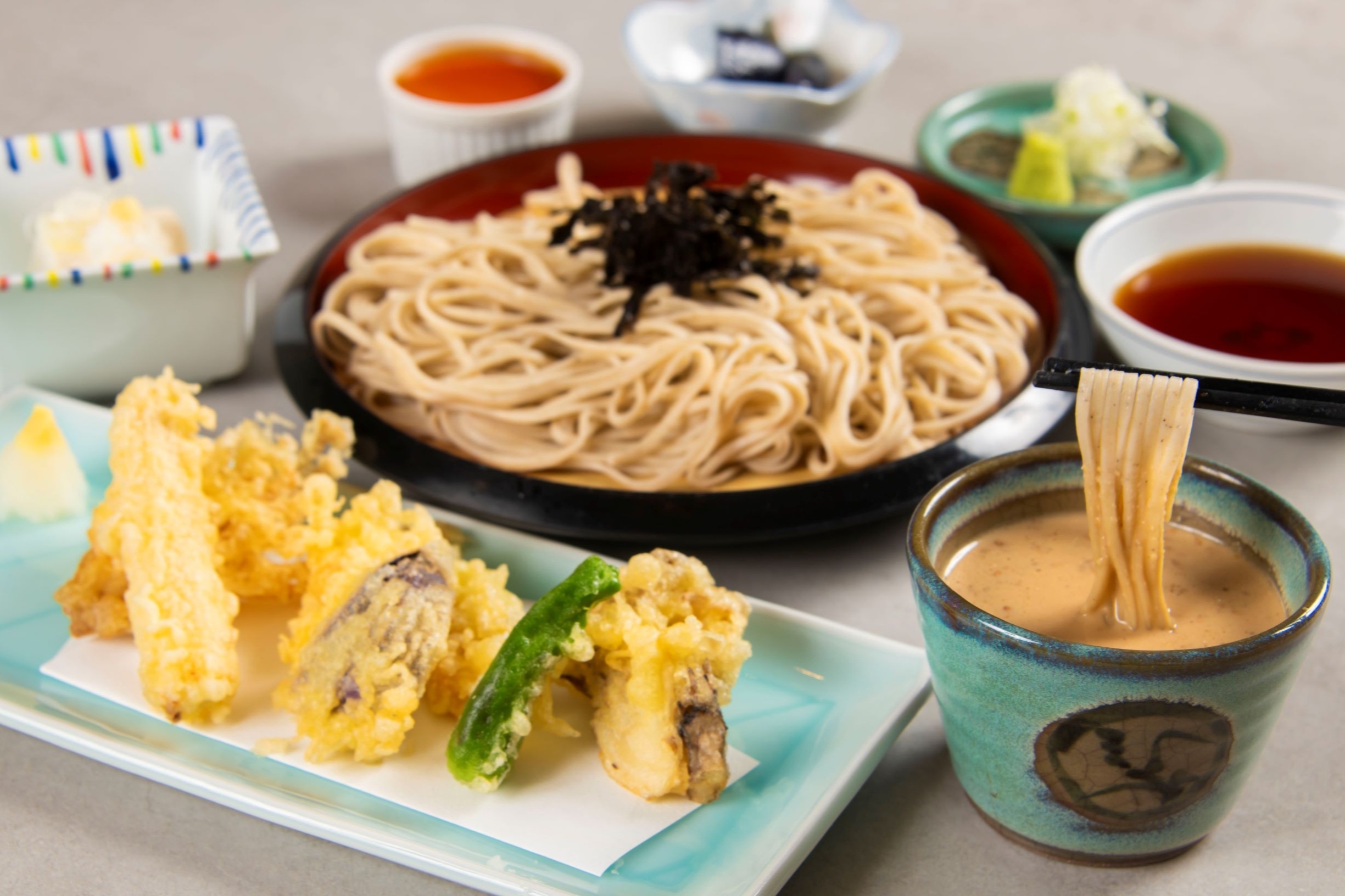 胡麻香る天ざる蕎麦