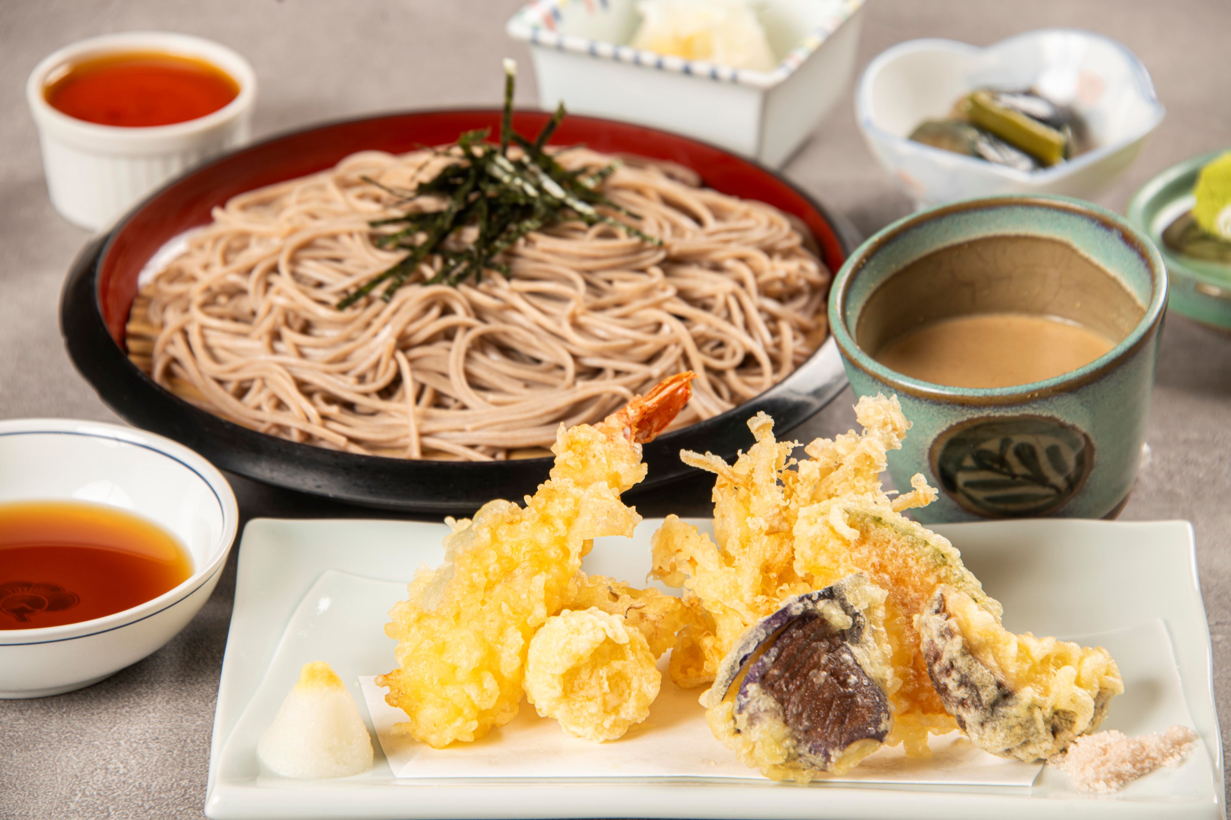 秋野菜の天ぷらと胡麻蕎麦汁
