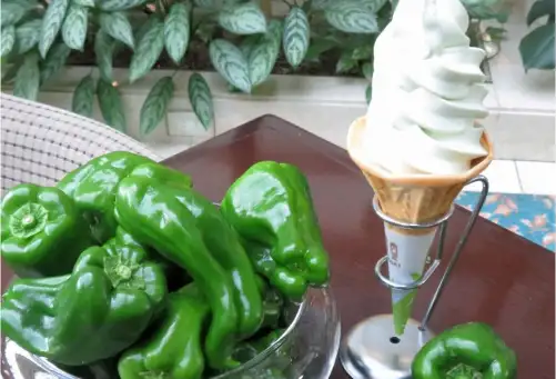 画像:ピーマンソフトクリーム