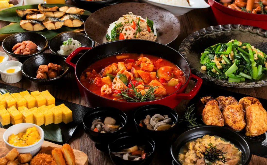 画像:KASHIMA BOLD KITCHEN 朝食 ラタトゥーユ 茨城ガパオ 常陸秋蕎麦 フレンチトースト 厚焼玉子 茨城県産小松菜炒め 鯖 カレー ソーセージ